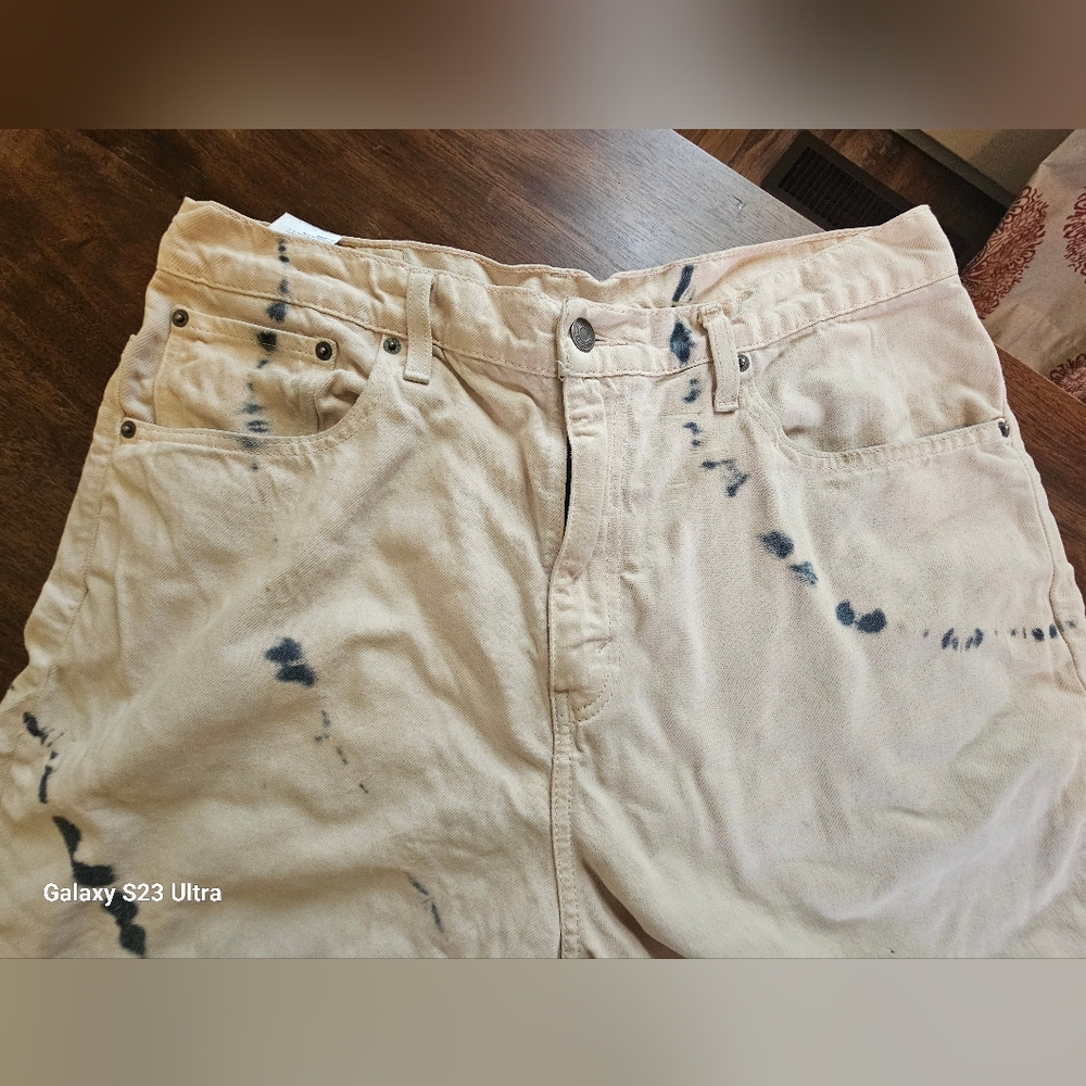 Levi Strauss & Co. 569 style, mens demin Jean shorts. Peach color W black tiedye